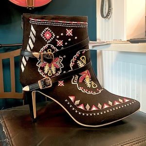 New never worn faux black suede embroidered ankle booties